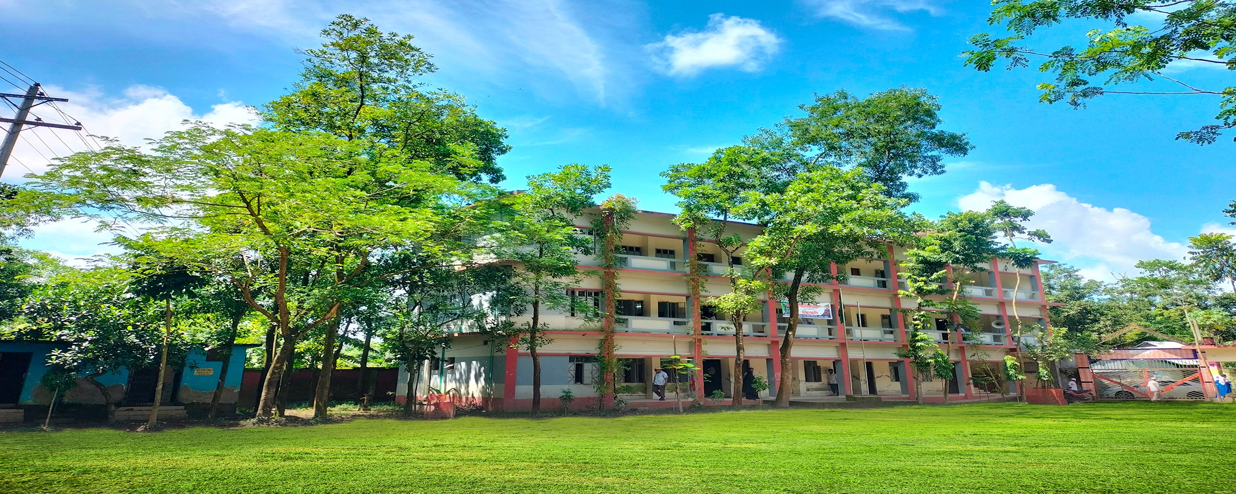 ভিরাল্লা সাদত খান উচ্চ বিদ্যালয়ের প্রাঙ্গণ ও খেলার মাঠ | School Playground and Campus of Bhiralla Sadat Khan High School